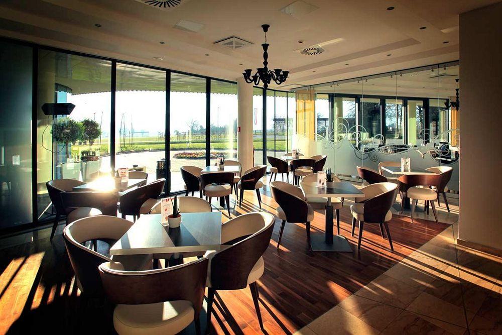 Lambergh Chateau & Hotel Dvorska Vas ภายนอก รูปภาพ