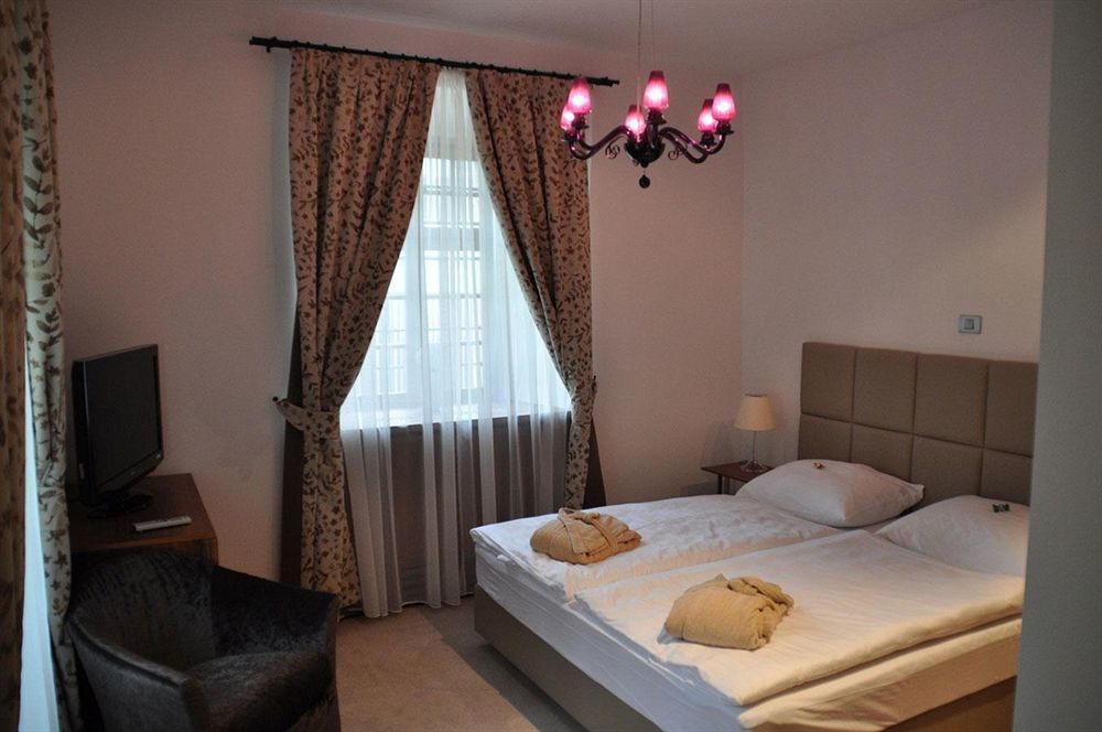 Lambergh Chateau & Hotel Dvorska Vas ภายนอก รูปภาพ