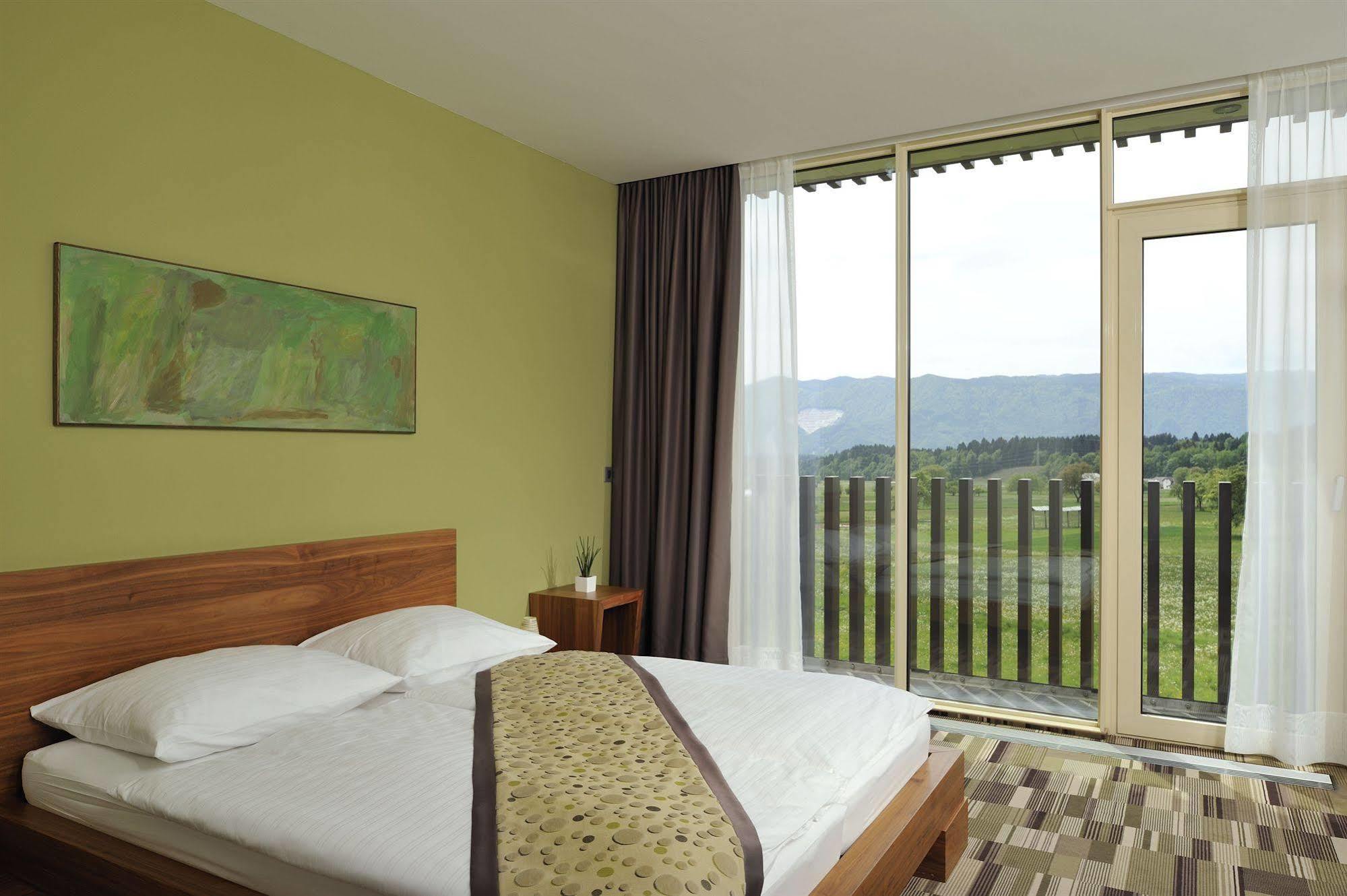 Lambergh Chateau & Hotel Dvorska Vas ภายนอก รูปภาพ