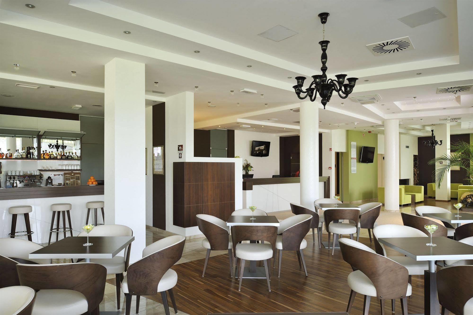 Lambergh Chateau & Hotel Dvorska Vas ภายนอก รูปภาพ